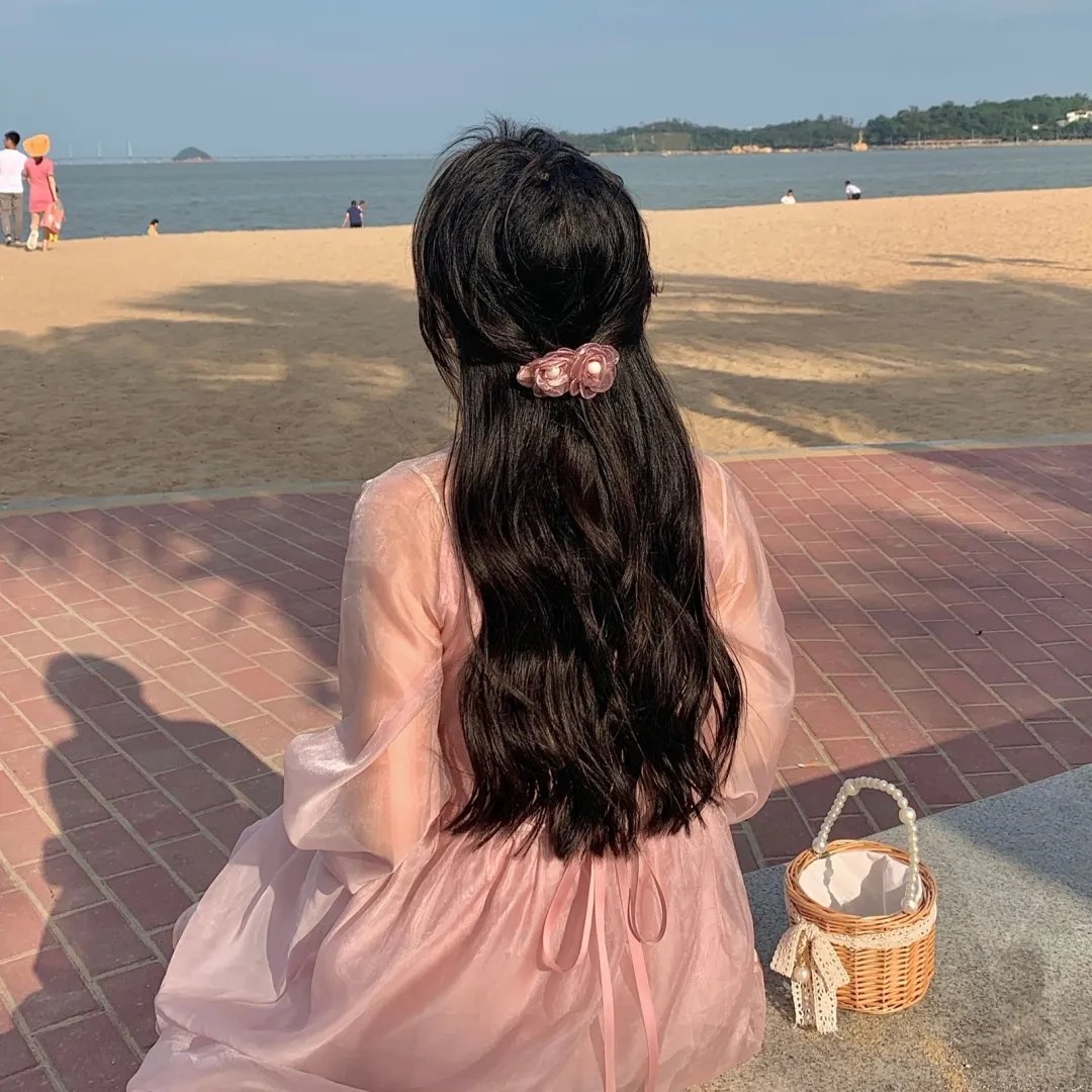 什么也不是的爱恋海报